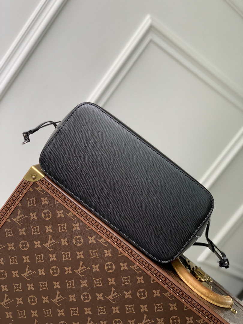 Louis Vuitton Neverfull MM Bag M11930 Black Epi grained leather