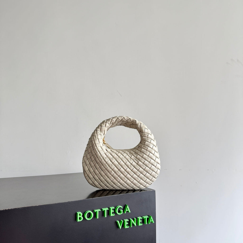Bottega Veneta Baby Veneta 867031 in Beige