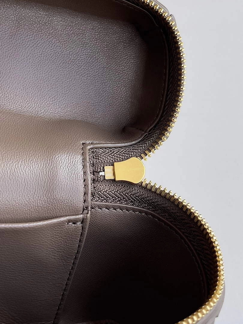 Bottega Veneta Bang Bang Vanity Case 789109 Calfskin Khaki
