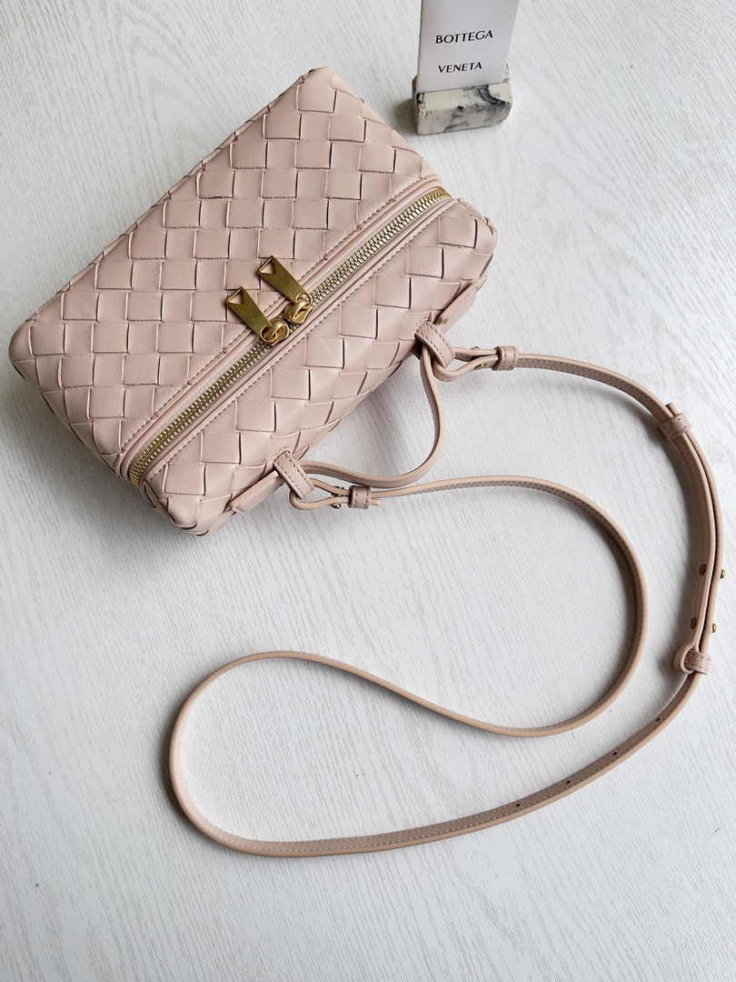 Bottega Veneta Bang Bang Vanity Case 789109 Powder Pink