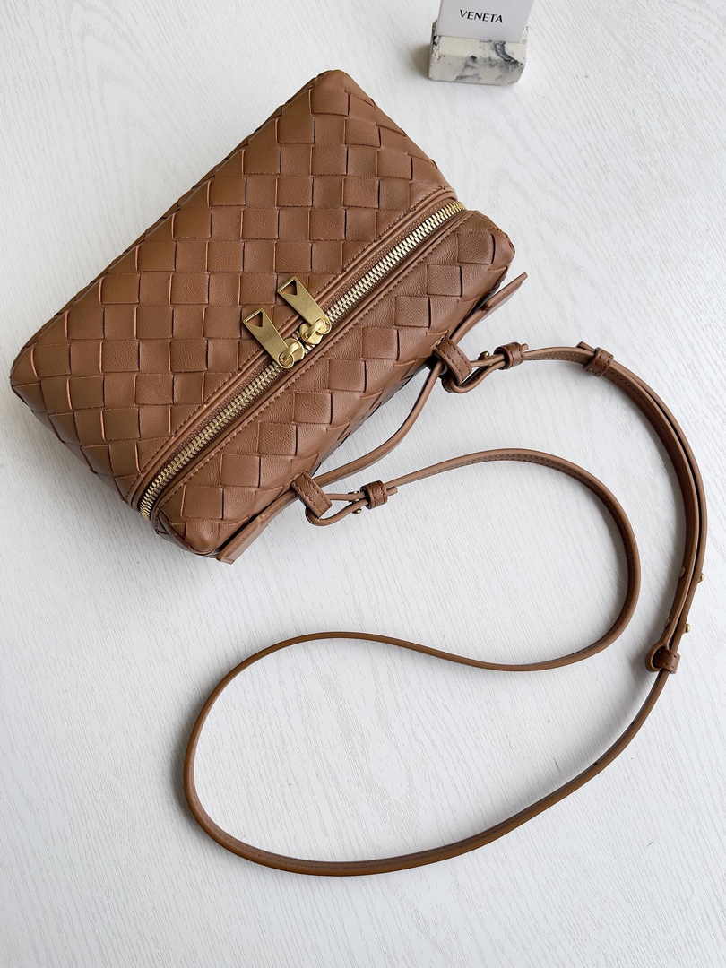 Bottega Veneta Bang Bang Vanity Case 789109 Brown