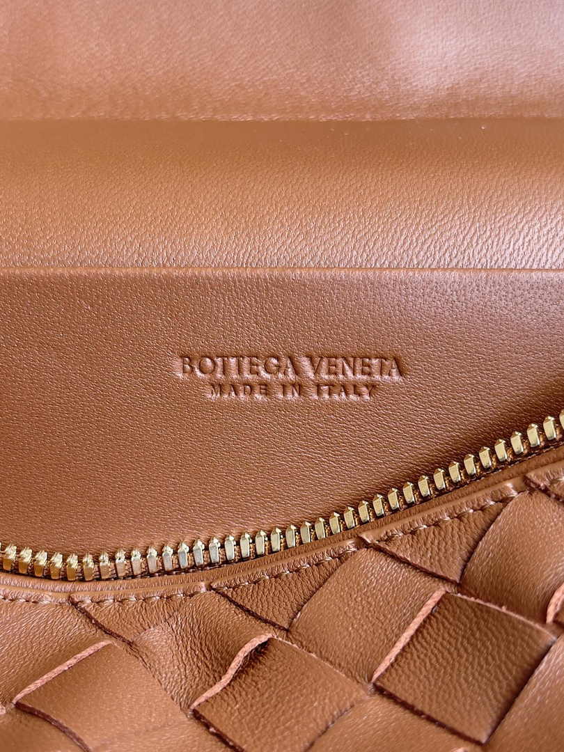 Bottega Veneta Bang Bang Vanity Case 789109 Brown