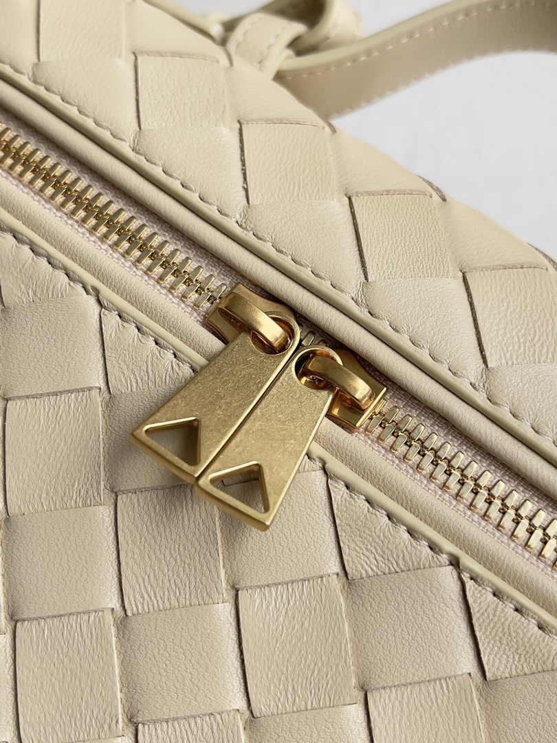 Bottega Veneta Bang Bang Vanity Case 789109 Beige
