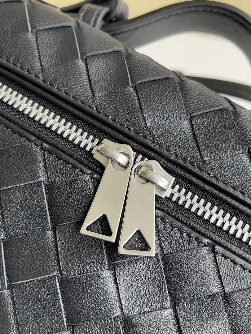 Bottega Veneta Bang Bang Vanity Case 789109 Black Silver
