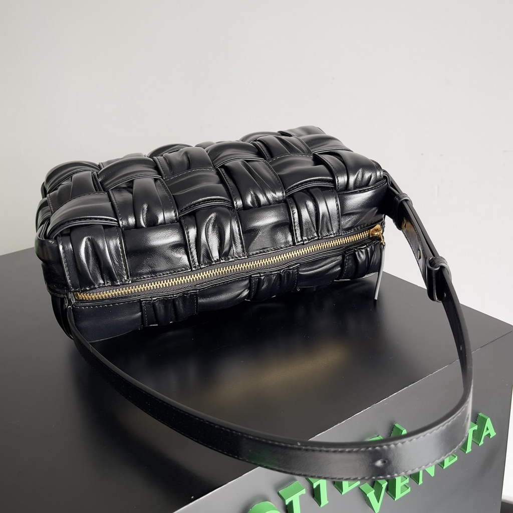 Bottega Veneta BV 717090 Brick Cassette In Black