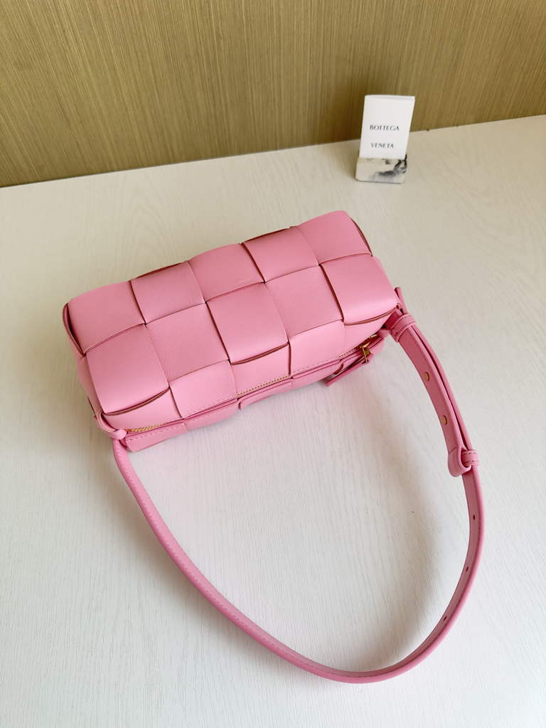Bottega Veneta BV 729166 Small Brick Cassette In Pink