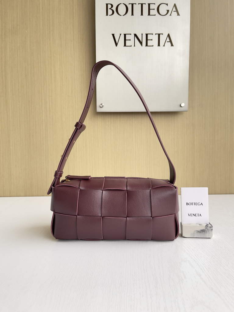 Bottega Veneta BV 729166 Small Brick Cassette In Wine Red