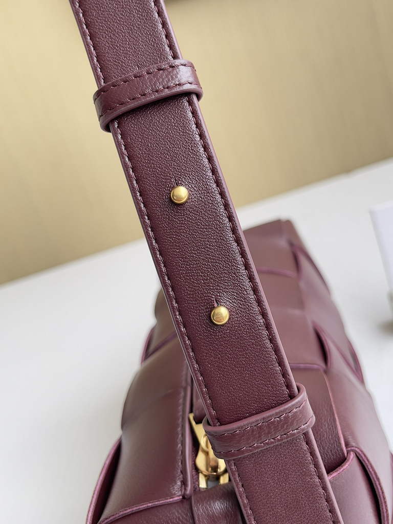 Bottega Veneta BV 729166 Small Brick Cassette In Wine Red