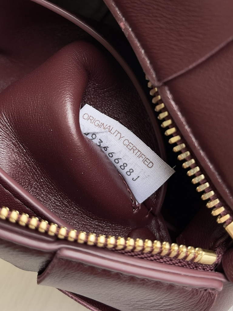 Bottega Veneta BV 729166 Small Brick Cassette In Wine Red