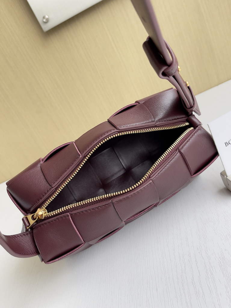 Bottega Veneta BV 729166 Small Brick Cassette In Wine Red