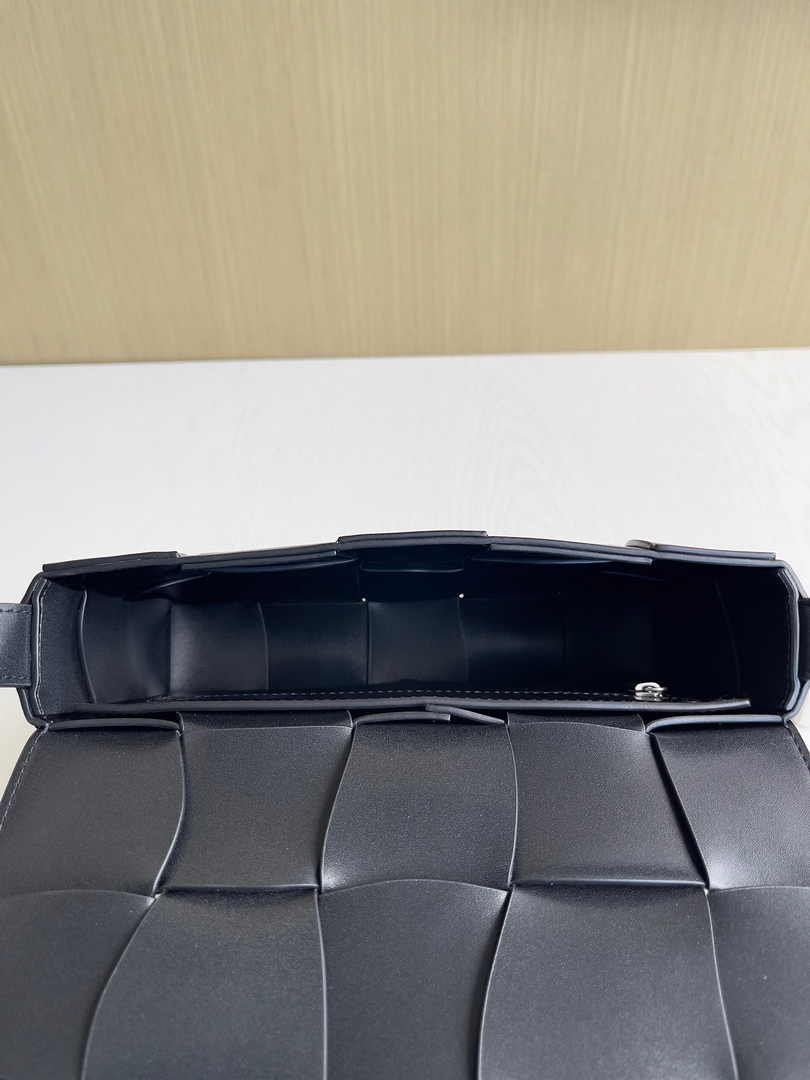 Bottega Veneta Cassette 755161 Lambskin Black