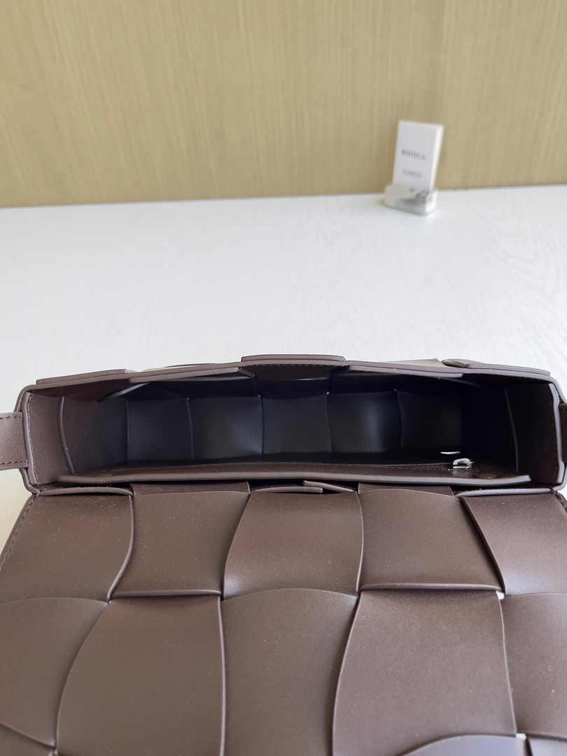 Bottega Veneta Cassette 755161 Lambskin Light Brown