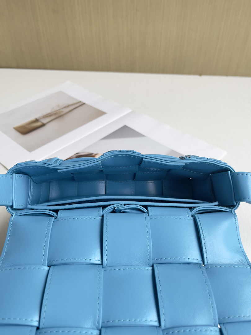 Bottega Veneta Cassette Bag 717089 Calfskin Blue