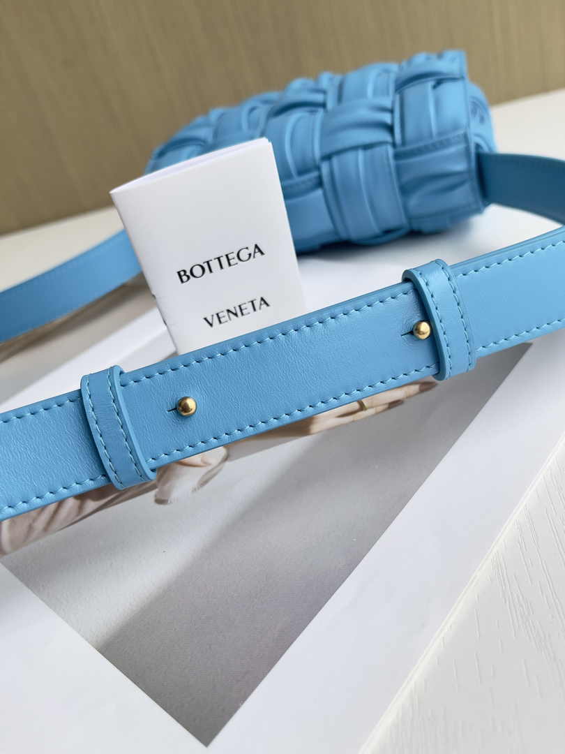 Bottega Veneta Cassette Bag 717089 Calfskin Blue