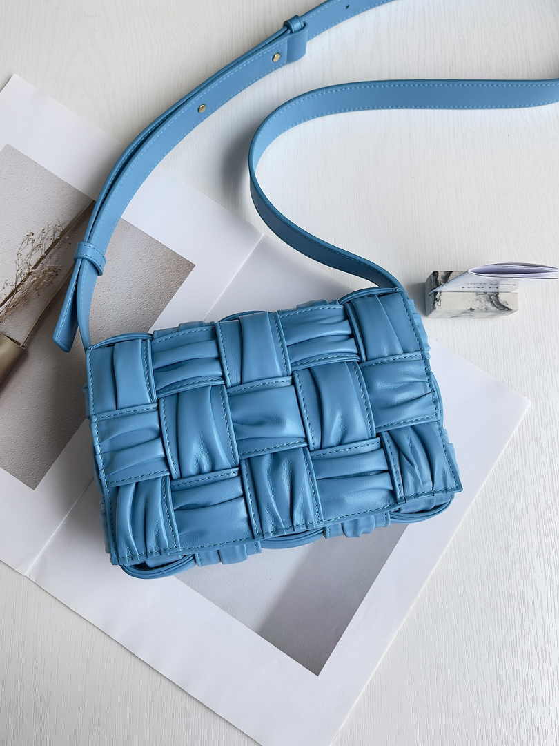 Bottega Veneta Cassette Bag 717089 Calfskin Blue