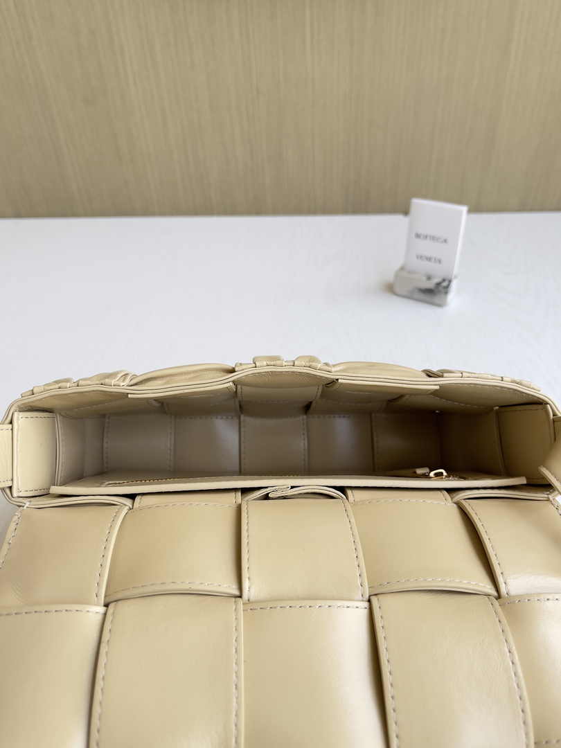 Bottega Veneta Cassette Bag 717089 Calfskin Apricot