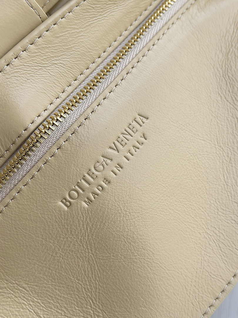Bottega Veneta Cassette Bag 717089 Calfskin Apricot