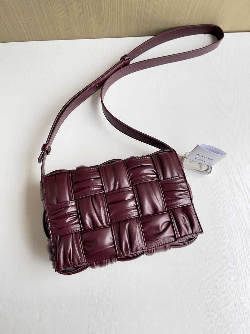 Bottega Veneta Cassette Bag 717089 Calfskin Wine Red