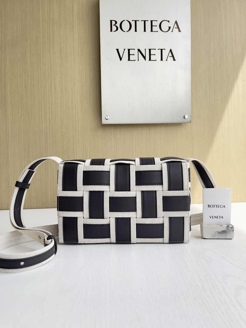 Bottega Veneta Cassette Bag 755217 Lambskin Natural-Fondant