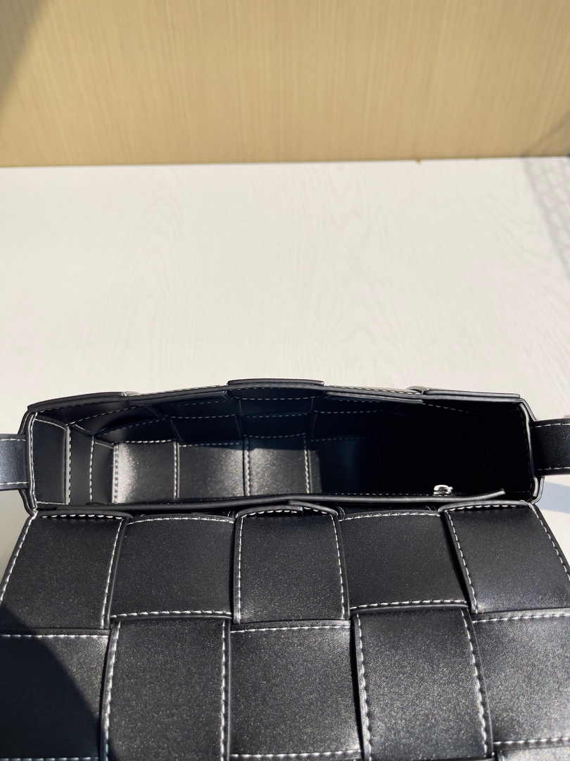 Bottega Veneta Cassette Bag 758105 Calfskin Black