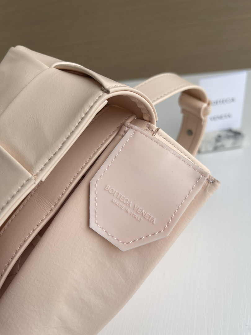Bottega Veneta Cassette Belt Bag 651053 Lambskin Light Pink