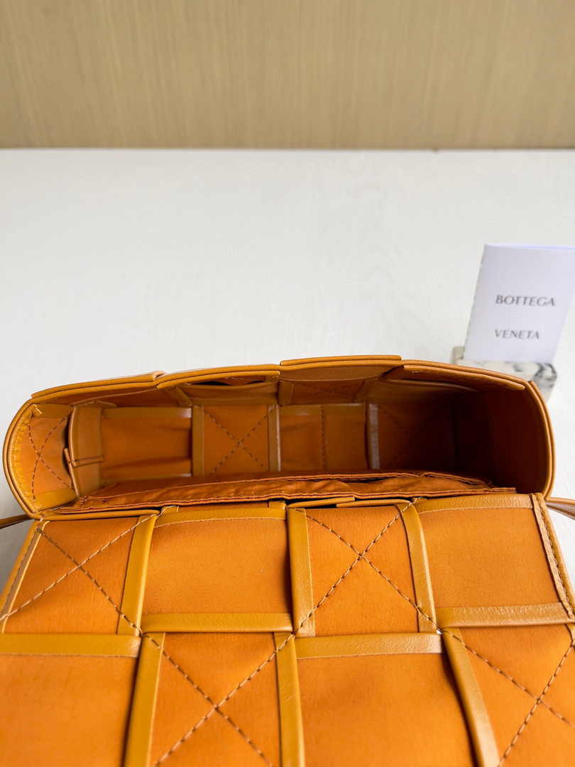 Bottega Veneta Cassette Belt Bag 651053 Lambskin Brown