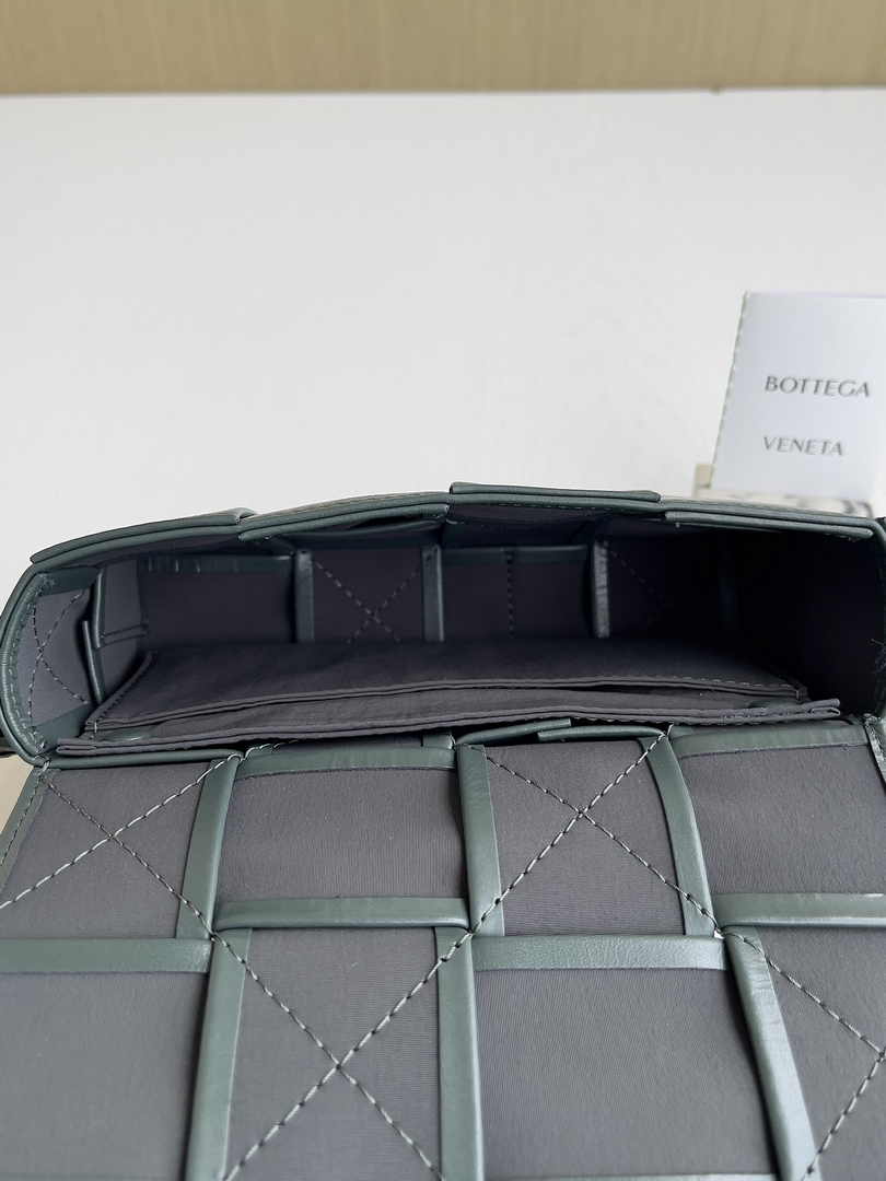 Bottega Veneta Cassette Belt Bag 651053 Lambskin Dark Green