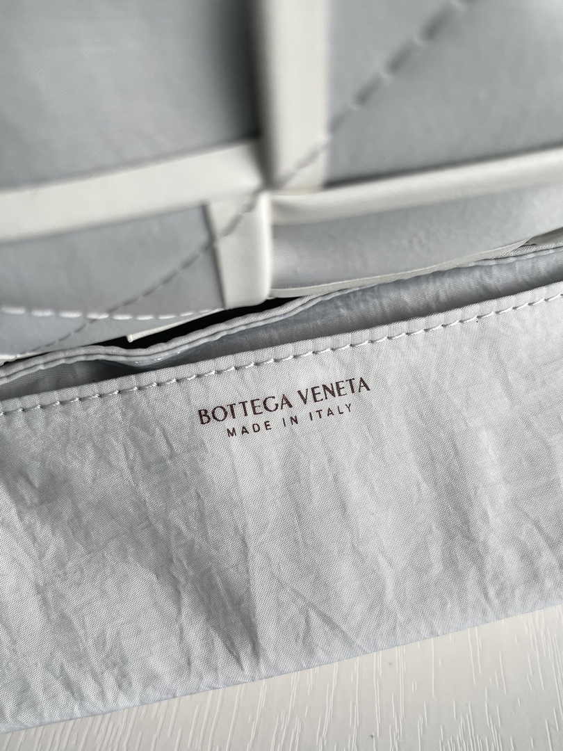 Bottega Veneta Cassette Belt Bag 651053 Lambskin White