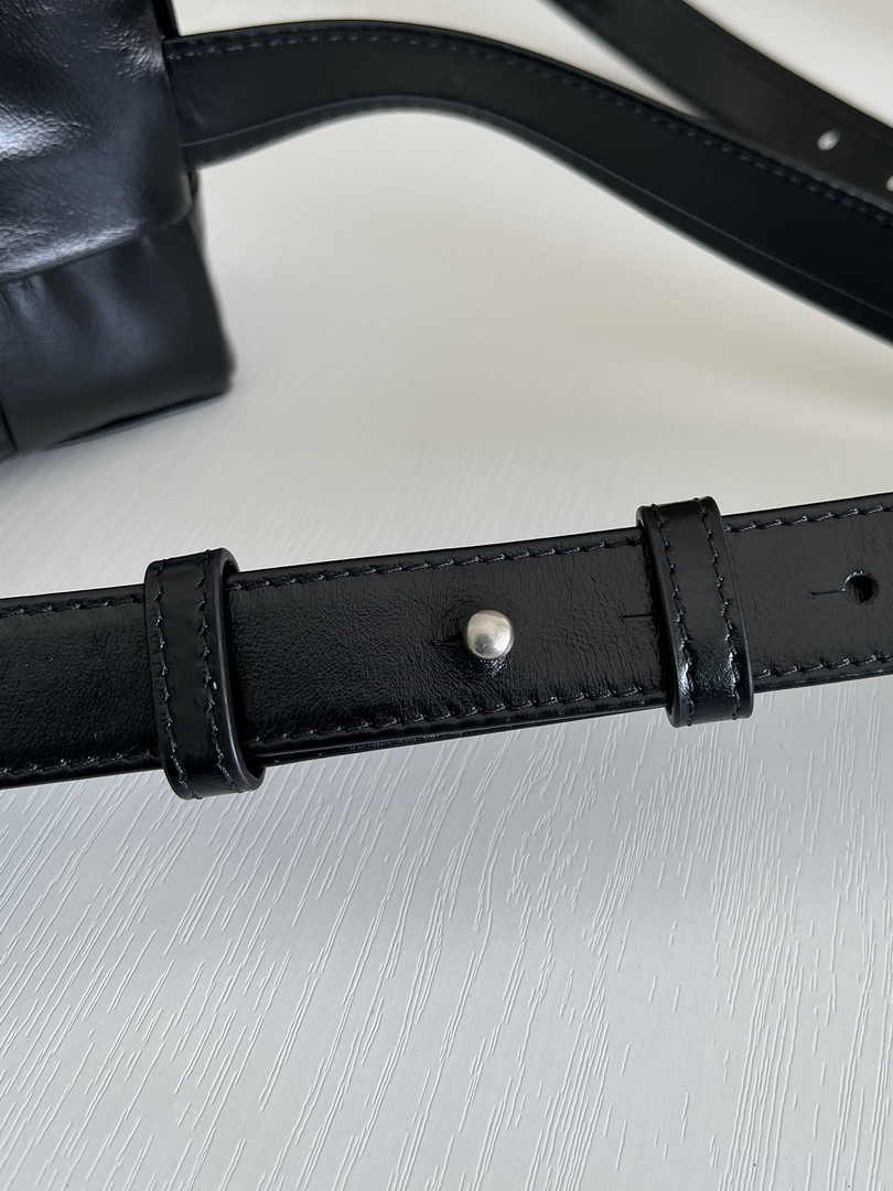 Bottega Veneta Cassette Belt Bag 651053 Lambskin Black