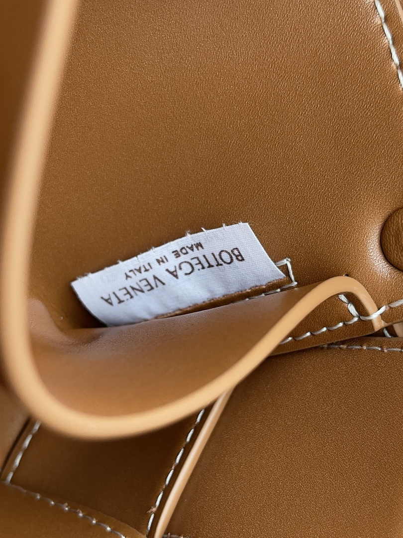 Bottega Veneta Cassette Belt Bag 738000 Lambskin Brown