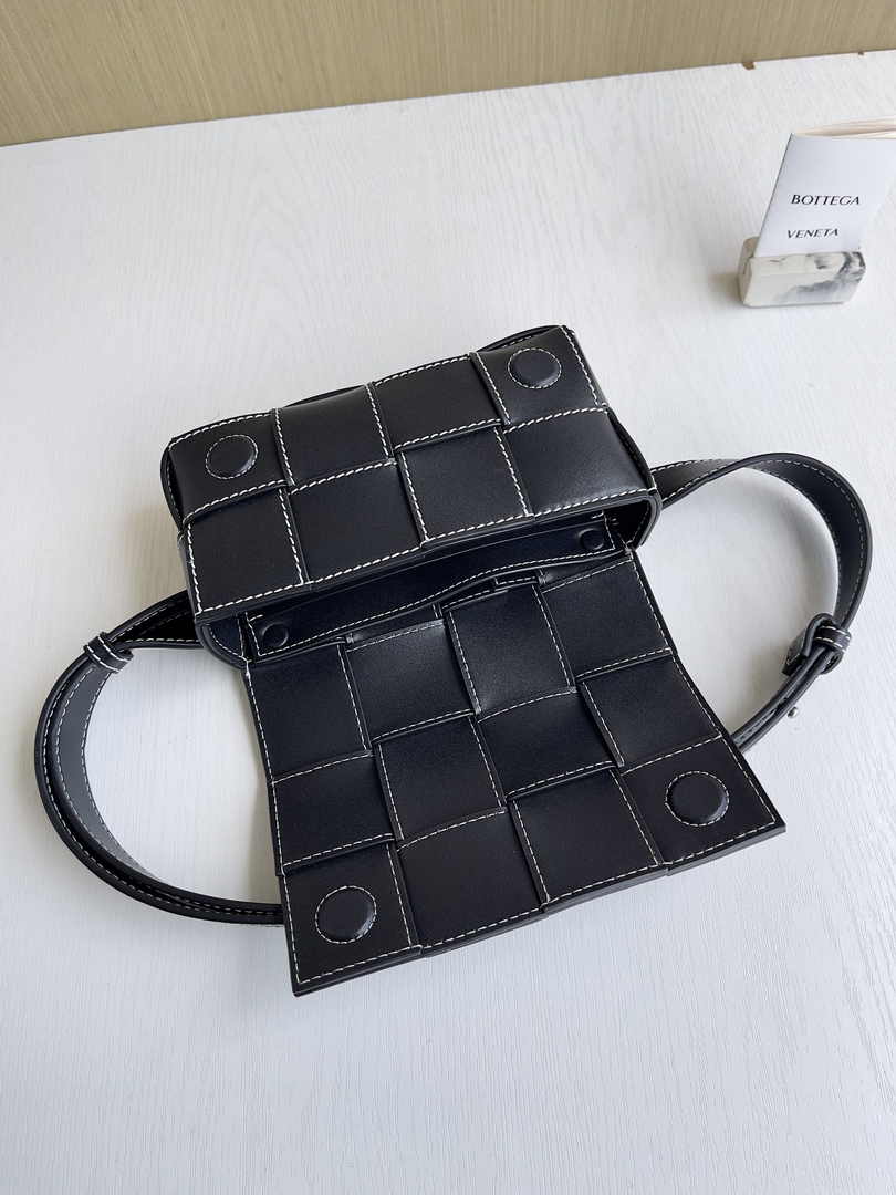 Bottega Veneta Cassette Belt Bag 738000 Lambskin Black