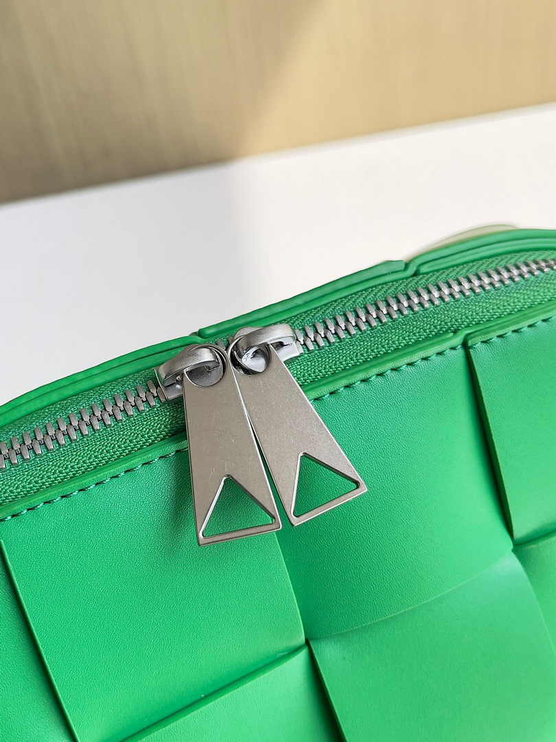 Bottega Veneta Cassette Camera Bag 730027 Calfskin Green