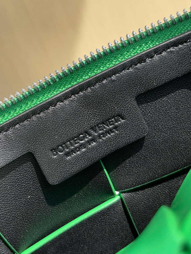 Bottega Veneta Cassette Camera Bag 730027 Calfskin Green
