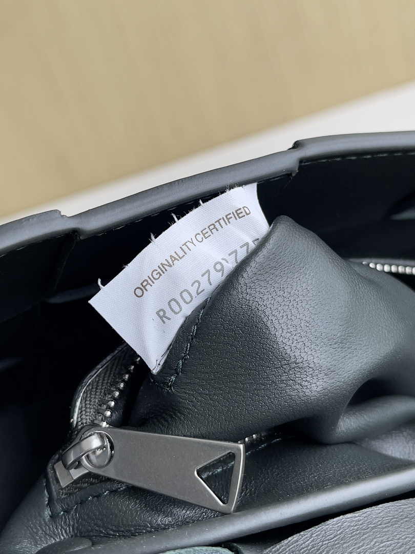 Bottega Veneta Cassette With Versatile Strap 741777 Calfskin Dark Green