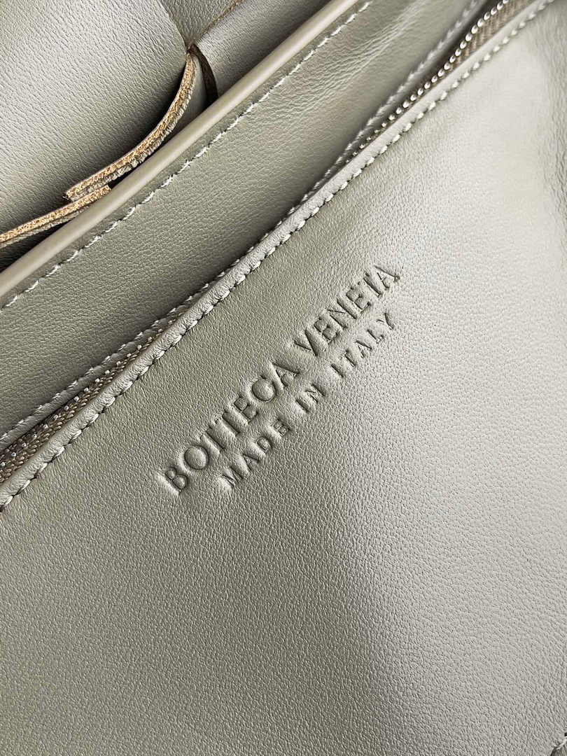 Bottega Veneta Cassette With Versatile Strap 741777 Calfskin Light Gray