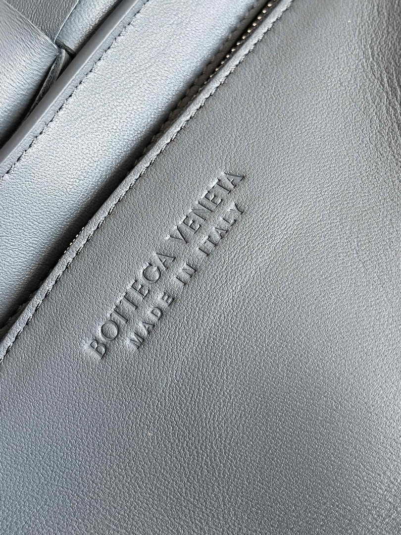 Bottega Veneta Cassette With Versatile Strap 741777 Calfskin Gray