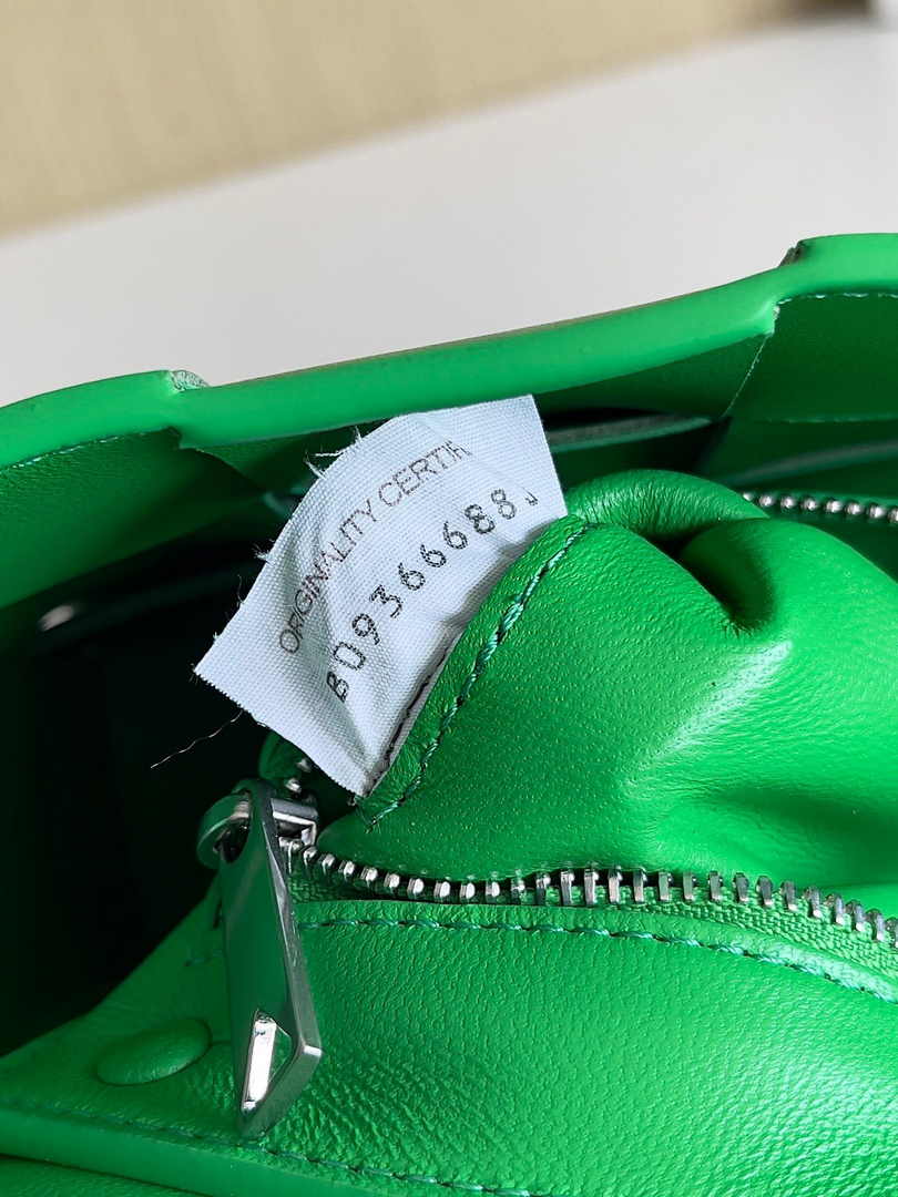 Bottega Veneta Cassette With Versatile Strap 741777 Calfskin Green