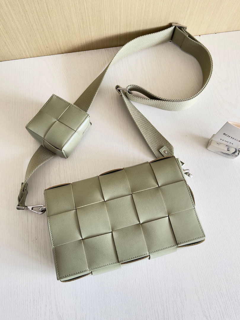 Bottega Veneta Cassette With Versatile Strap 741777 Calfskin Light Green