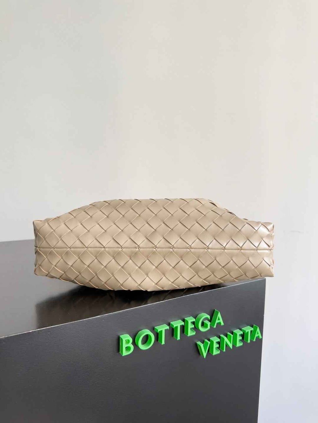 Bottega Veneta Dustbag Notte Leather Pouch - Cream 839394