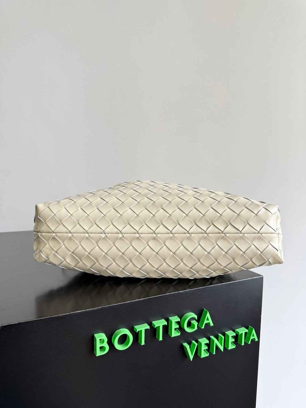 Bottega Veneta Dustbag Notte Leather Pouch -Beige 839394