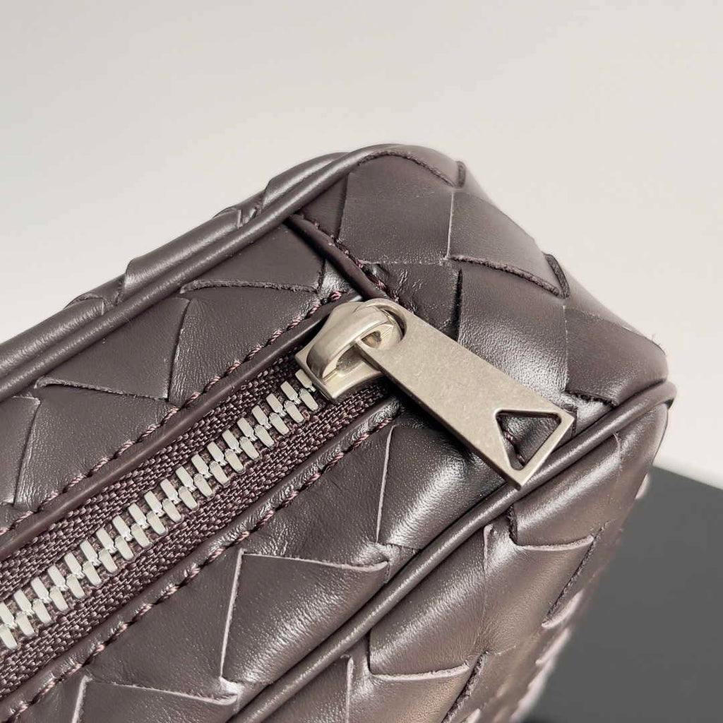 Bottega Veneta Intrecciato Large Organizer 765804 Calfskin Brown