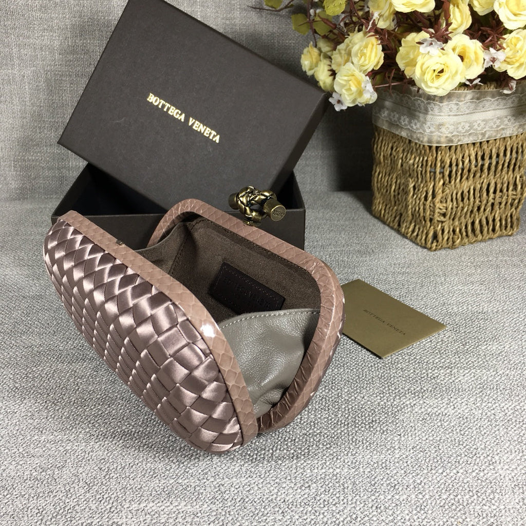 Bottega Veneta Knot 717622 Silk Beige