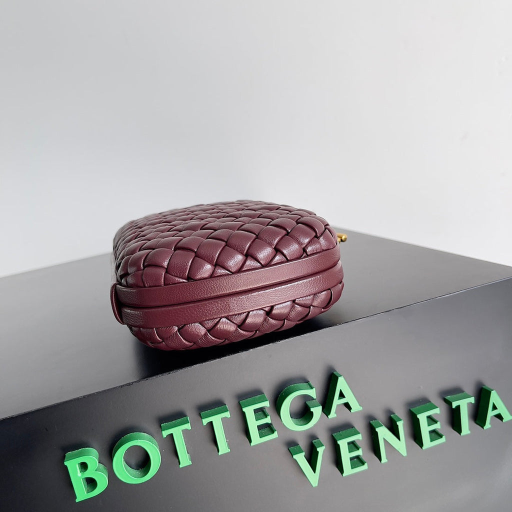 Bottega Veneta Knot Red Calfskin 717622