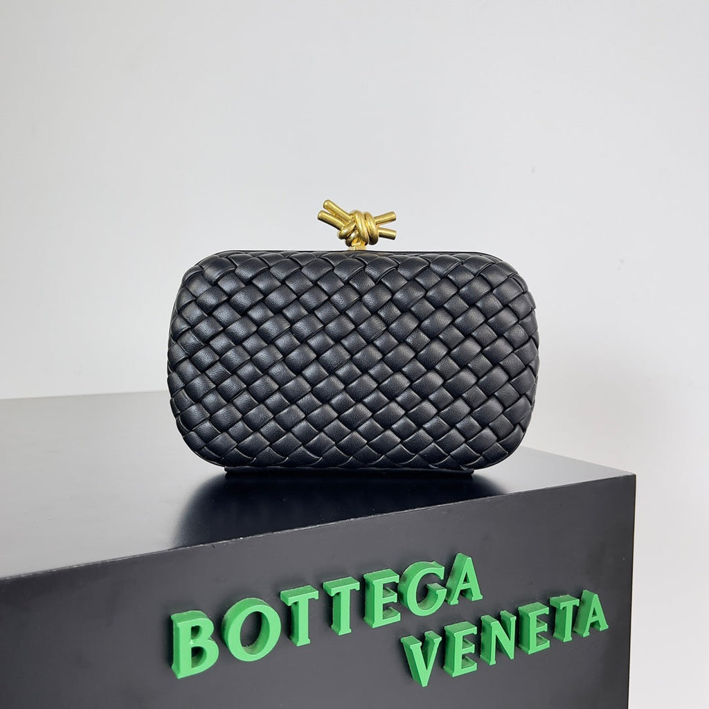 Bottega Veneta Knot Black Calfskin 717622