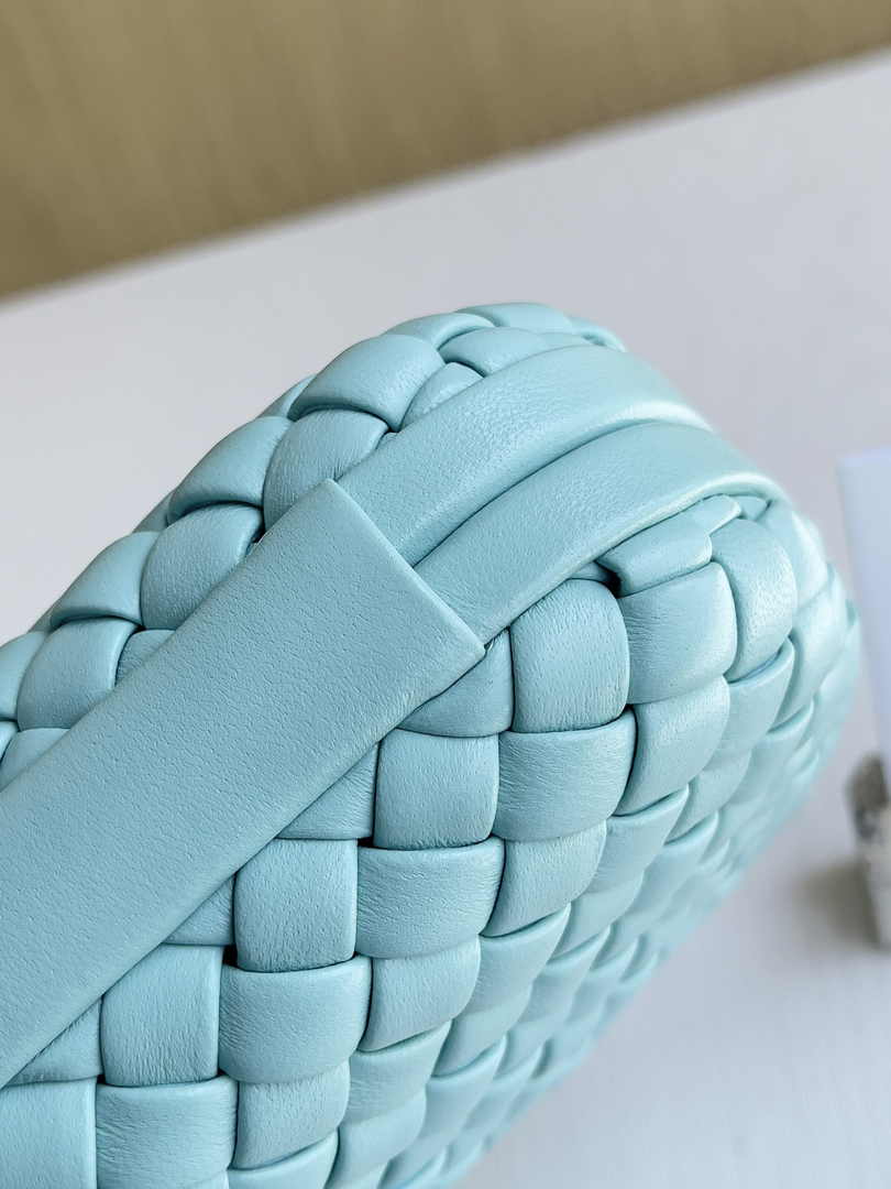 Bottega Veneta Knot Light Blue Calfskin 717622