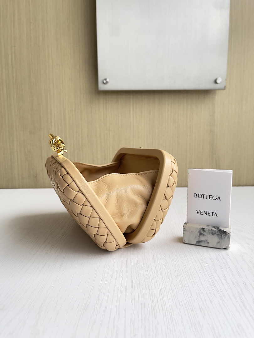 Bottega Veneta Knot Beige Calfskin 717622
