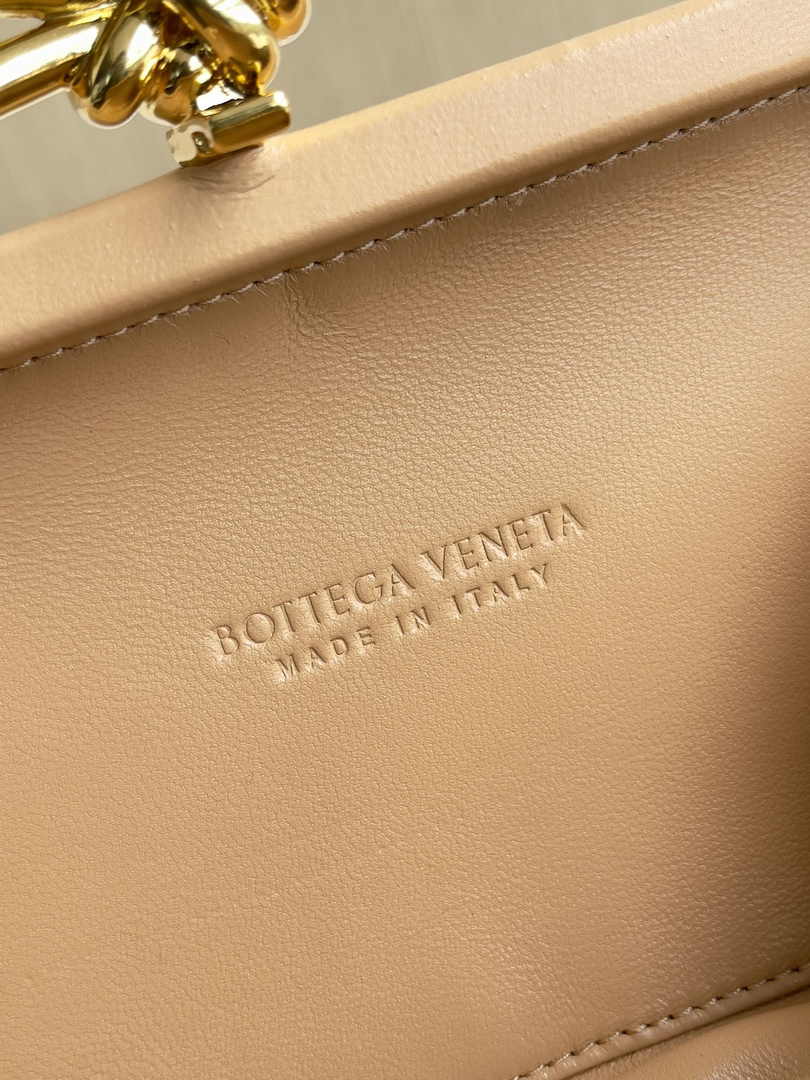 Bottega Veneta Knot Beige Calfskin 717622