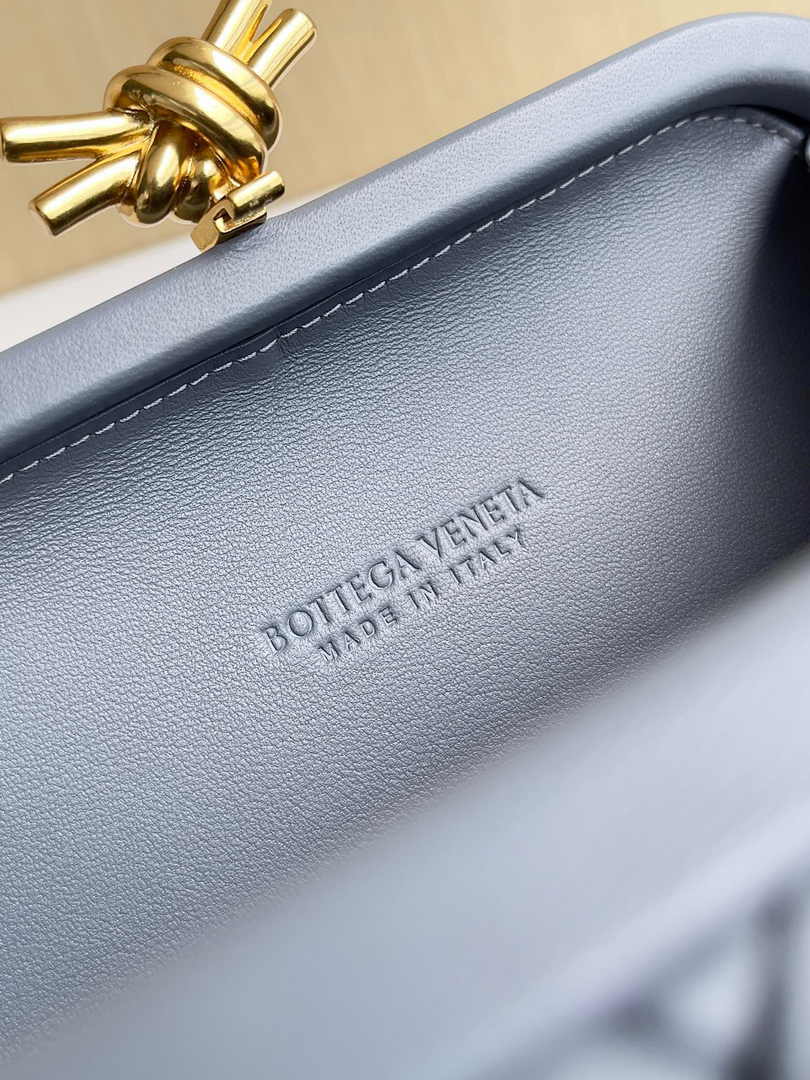 Bottega Veneta Knot Gray Calfskin 717622
