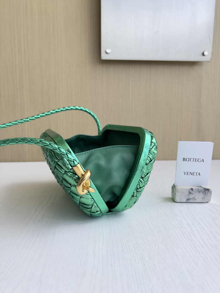 Bottega Veneta Knot With Chain 717623 Calfskin Green