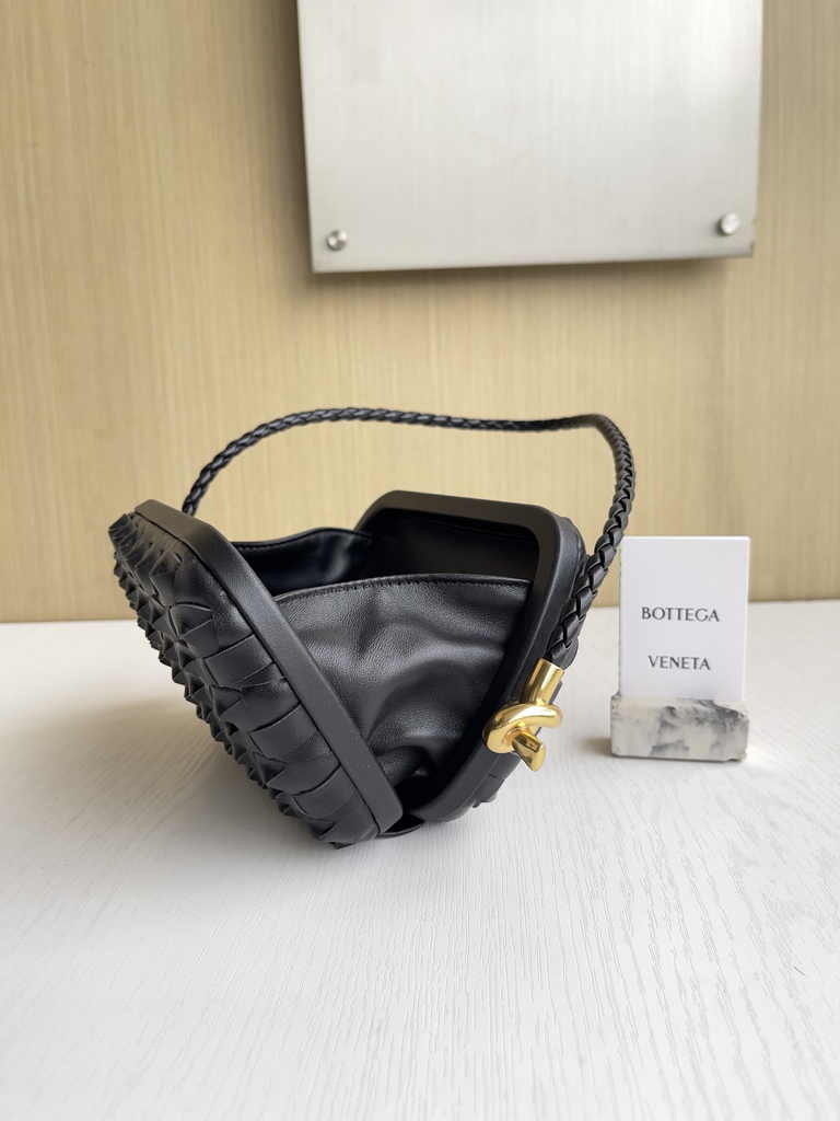 Bottega Veneta Knot With Chain 717623 Lambskin Black